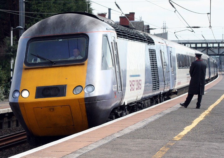 Class 43 43277 in East Coast livery