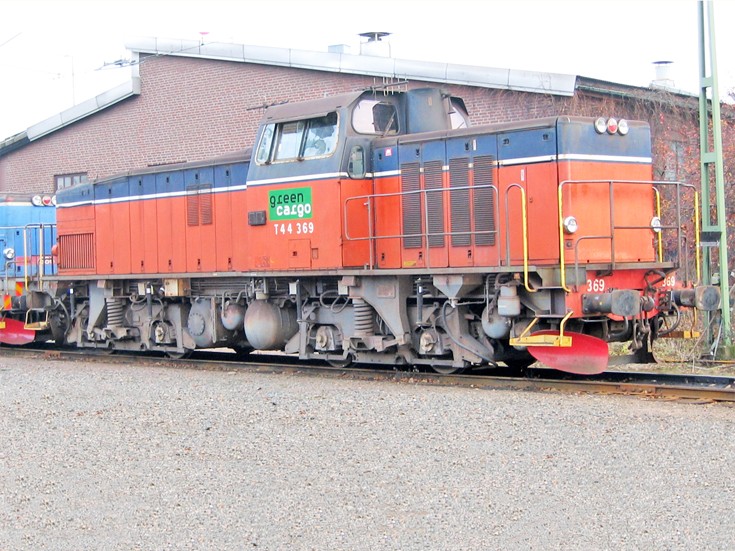 T44 369