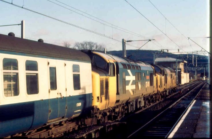37423 37411 at Dumbarton