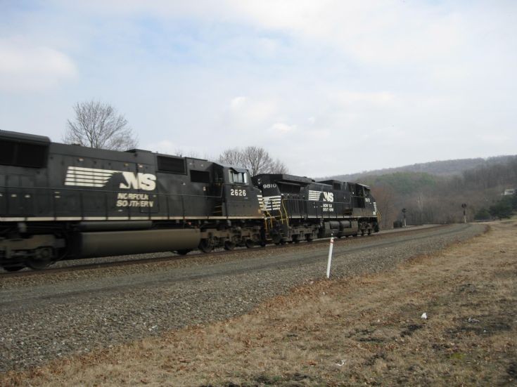 Norfolk Southern 2626 in Newort, PA
