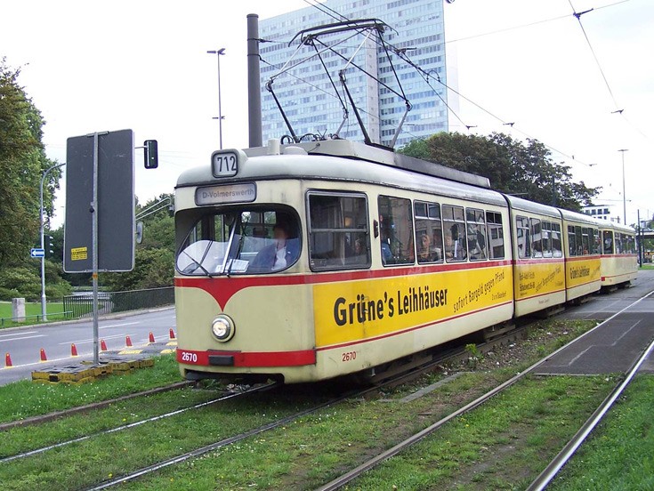 Rheinbahn tram 2670