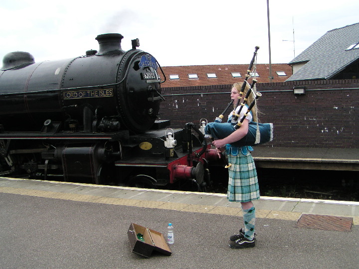 3rd Sept 2005 K1 62005 arrives at Mallaig